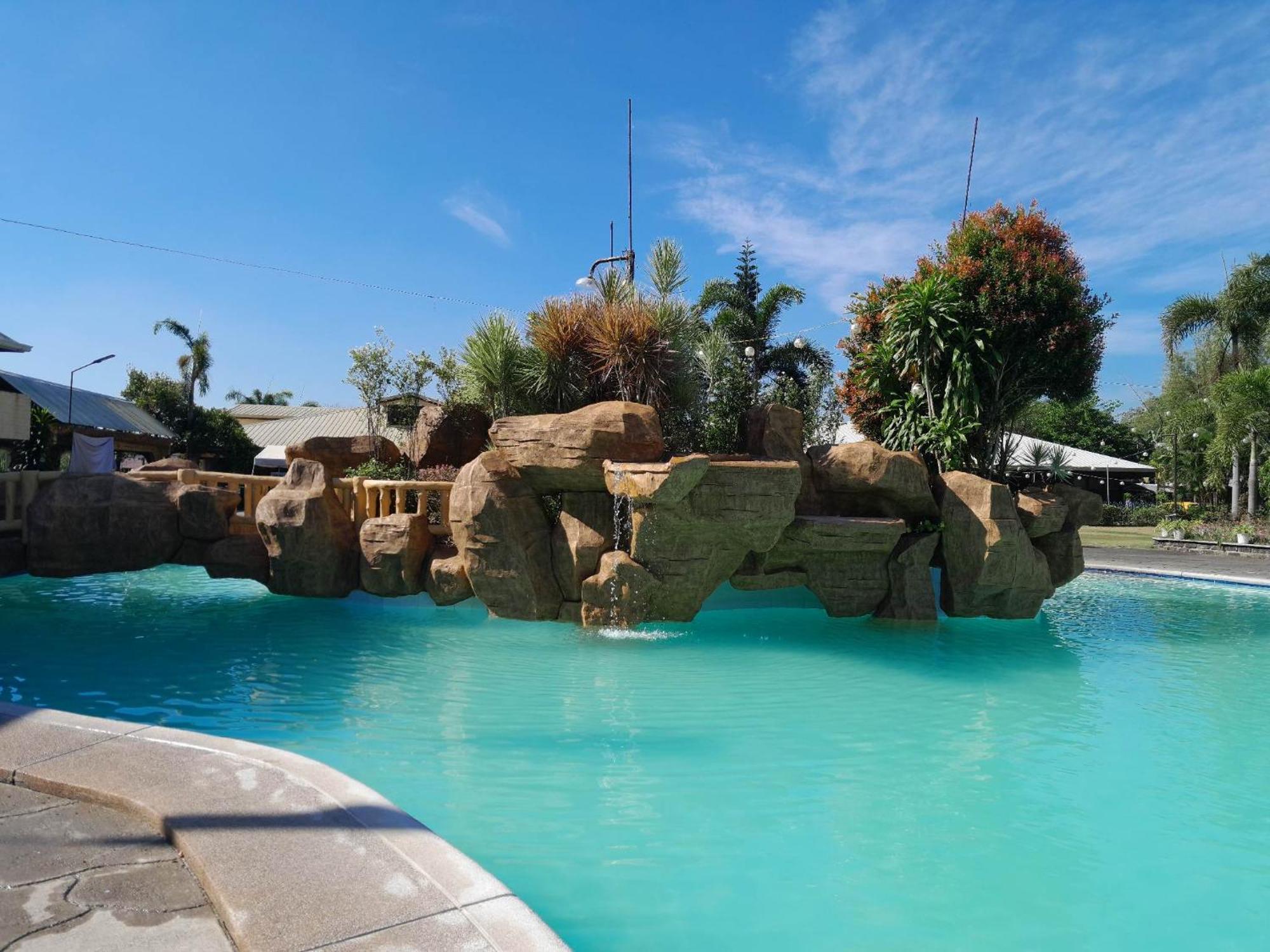 Klir Waterpark Resort And Hotels Guiguinto 外观 照片