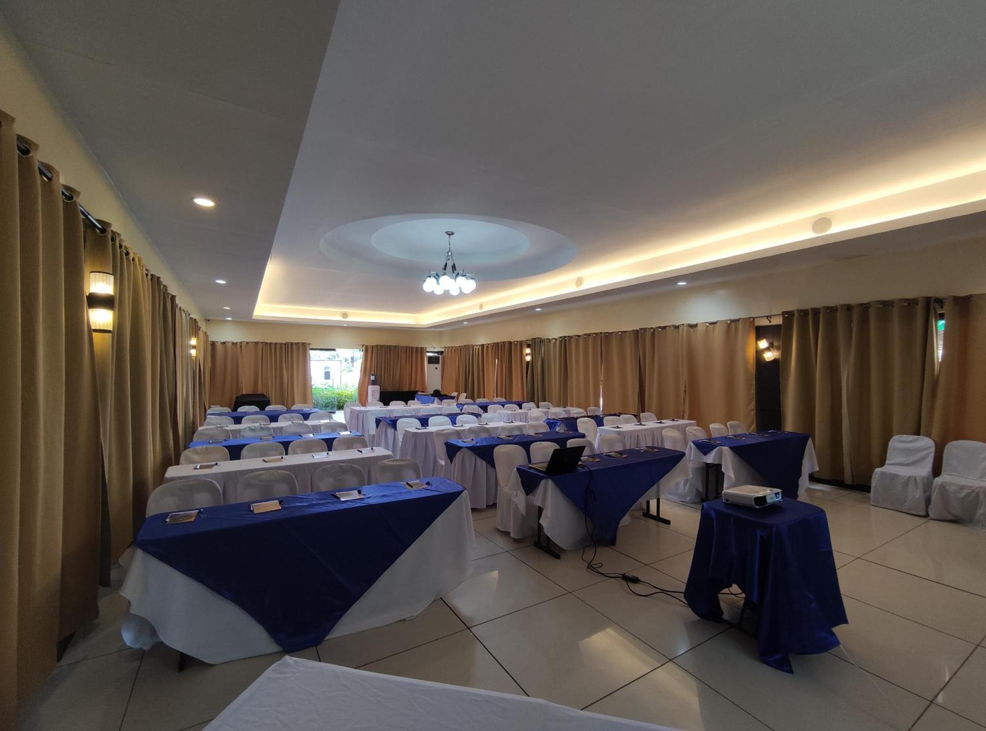 Klir Waterpark Resort And Hotels Guiguinto 外观 照片