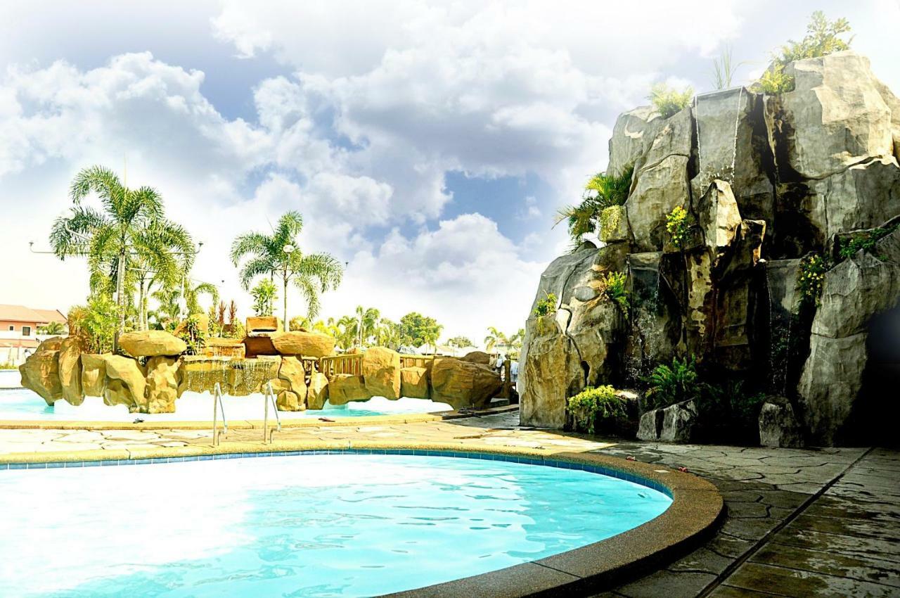 Klir Waterpark Resort And Hotels Guiguinto 外观 照片